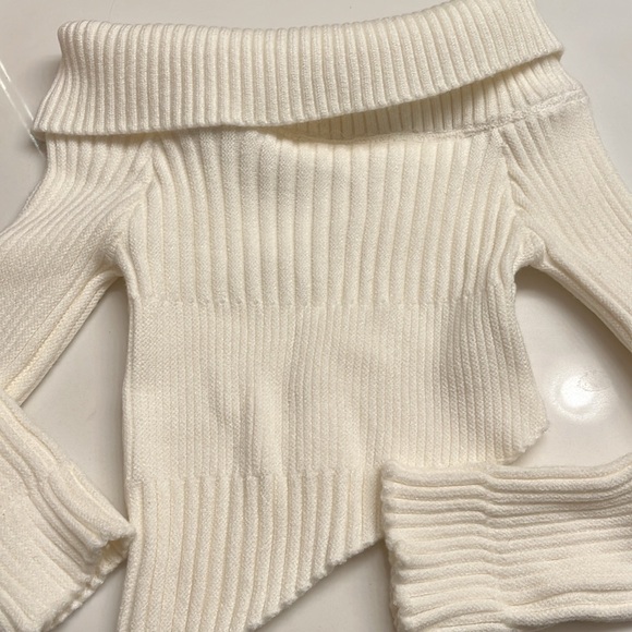 12th tribe Ria Off Shoulder Sweater Asymmetrical Crop - Picture 6 of 6